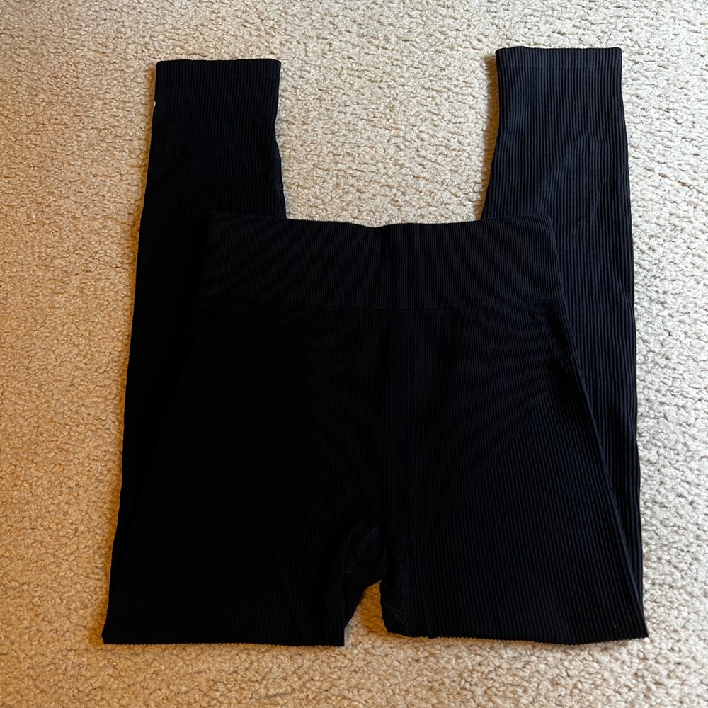 Workouts by Katya ribbed capri leggings